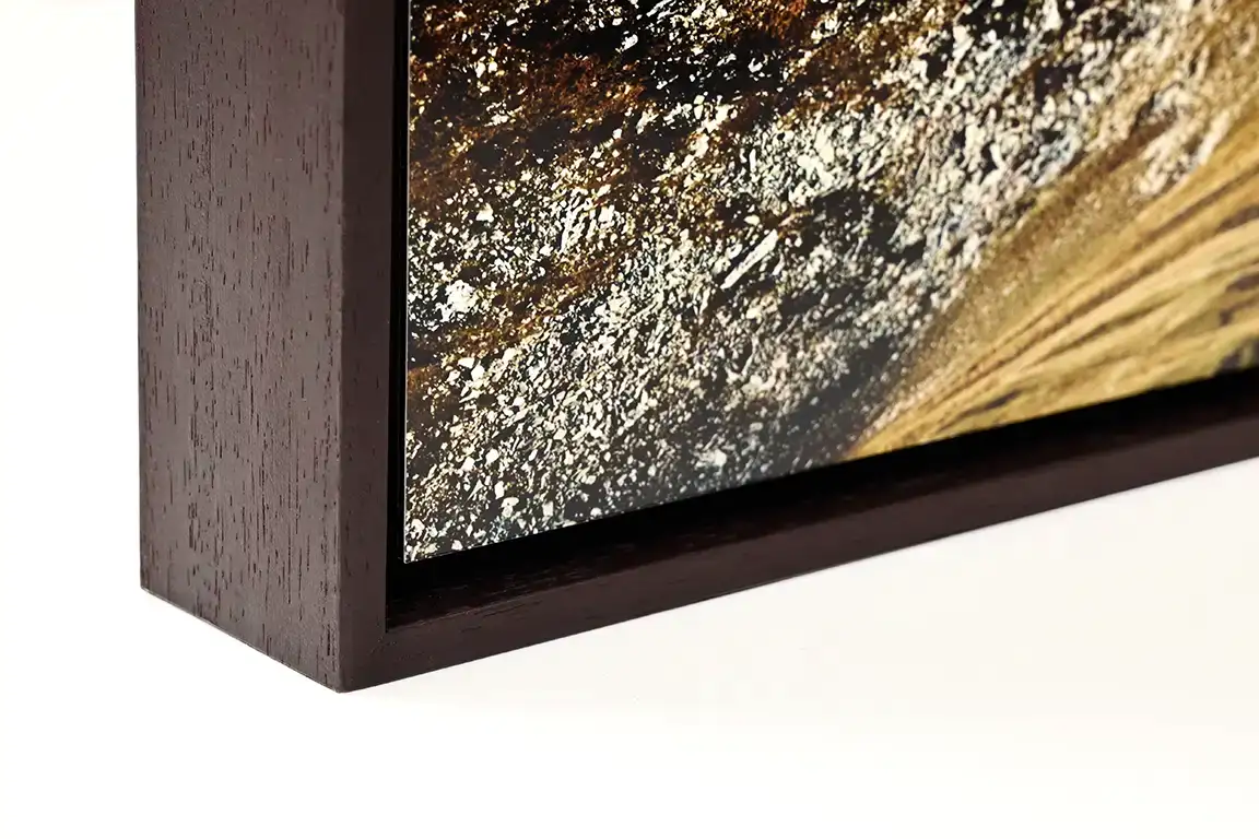 Schattenfugenrahmen braun